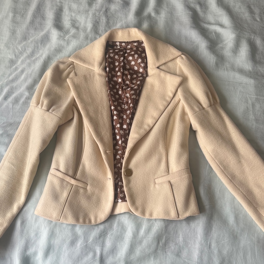 Elegant Cream Women's Blazer